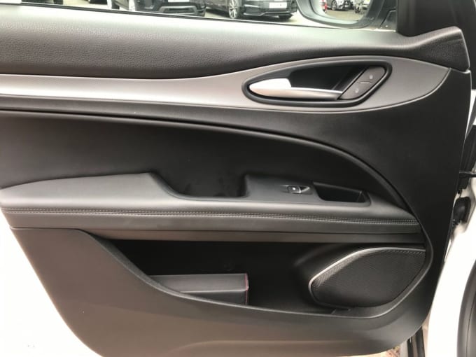 2025 Alfa Romeo Stelvio