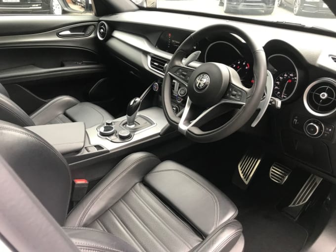 2025 Alfa Romeo Stelvio
