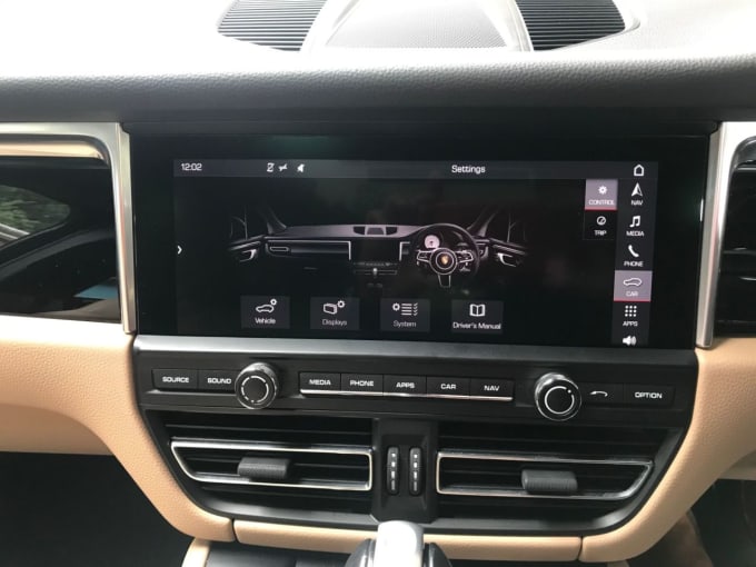 2025 Porsche Macan