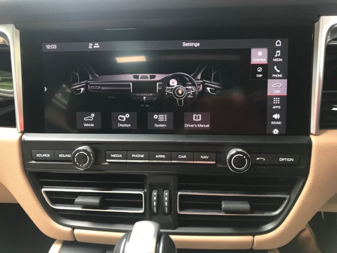 2025 Porsche Macan