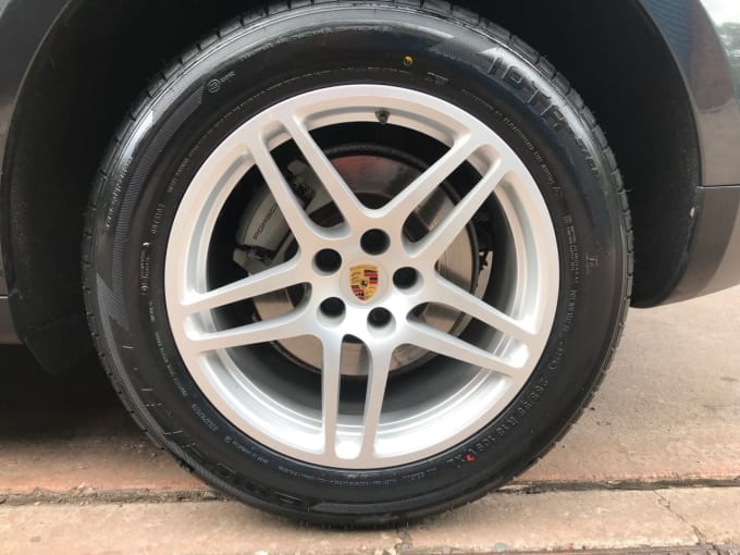 2025 Porsche Macan