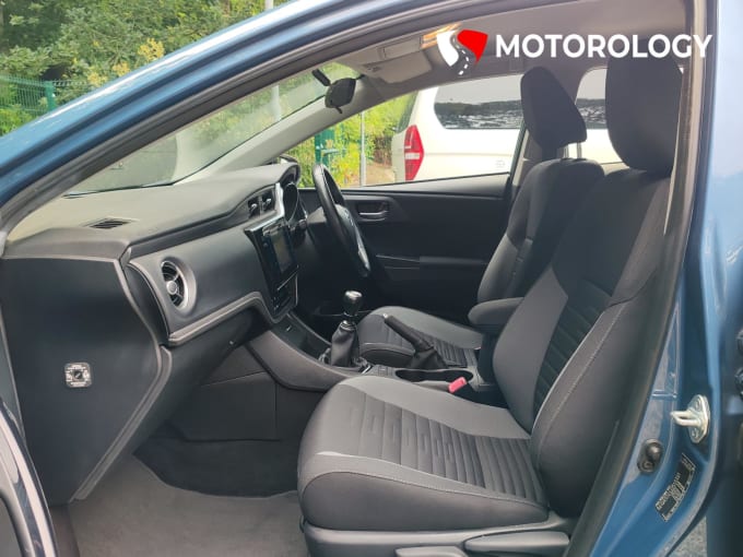 2016 Toyota Auris