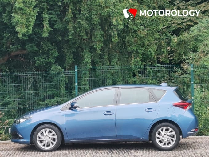 2016 Toyota Auris