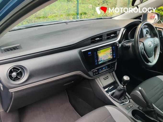 2016 Toyota Auris