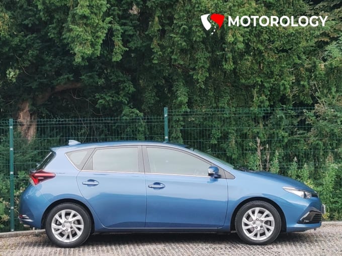 2016 Toyota Auris