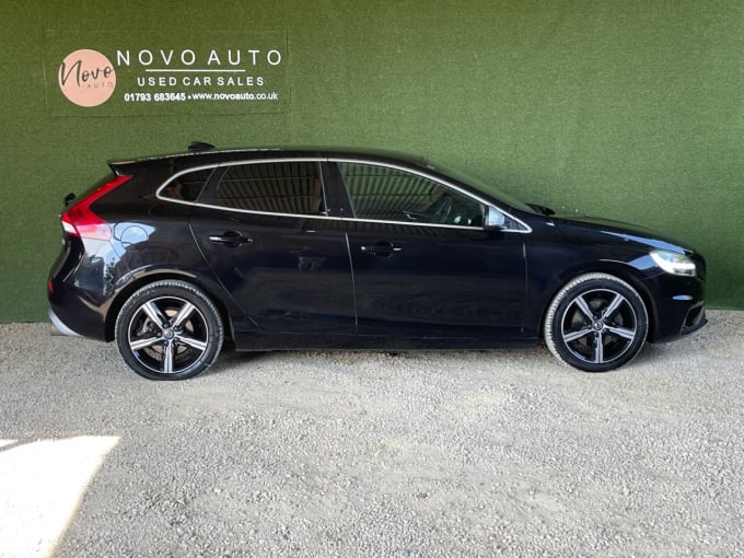 2024 Volvo V40