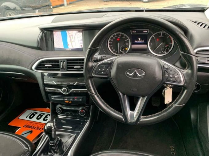 2017 Infiniti Q30