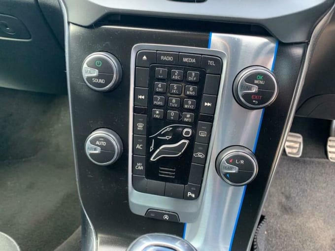 2025 Volvo V40
