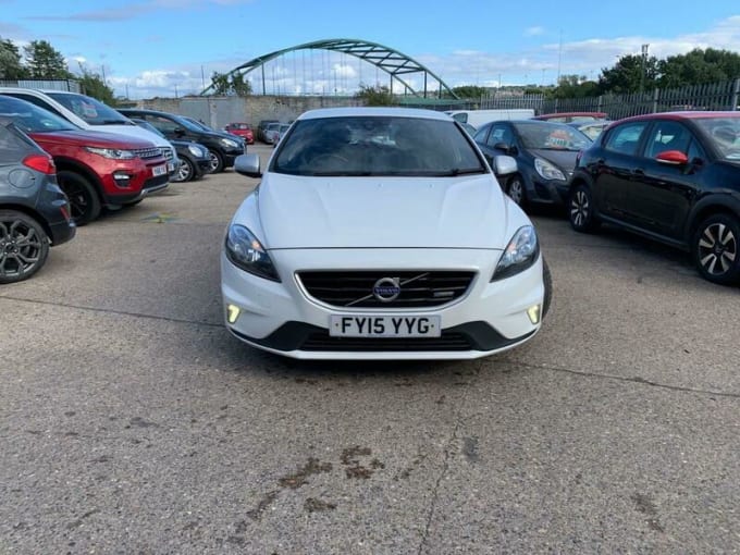 2025 Volvo V40