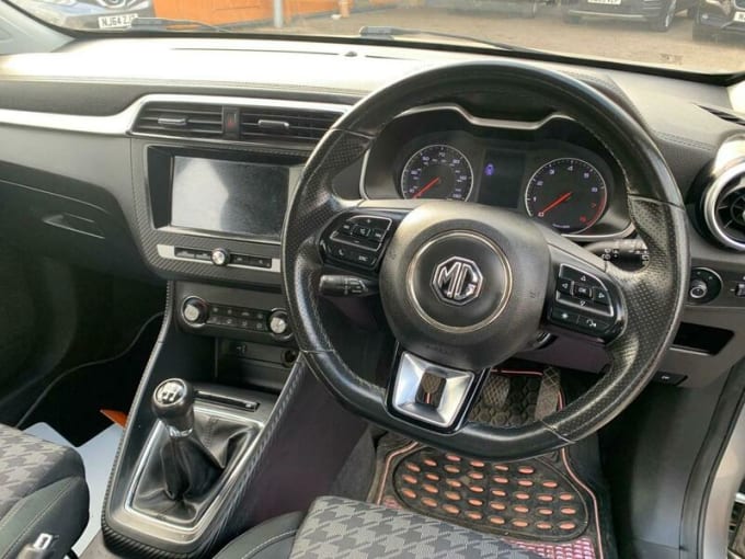 2025 Mg Zs