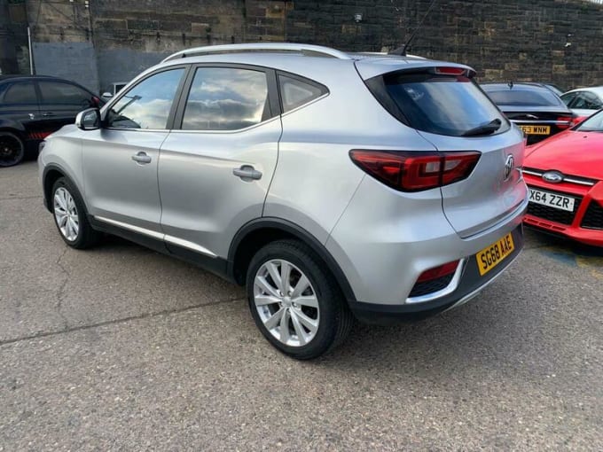 2025 Mg Zs