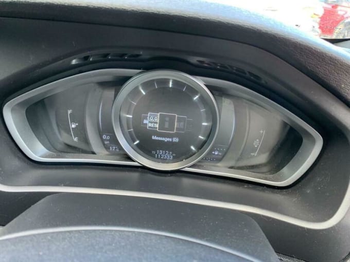 2025 Volvo V40
