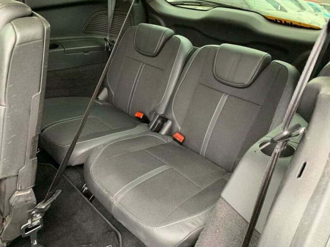 2025 Ford Grand C-max