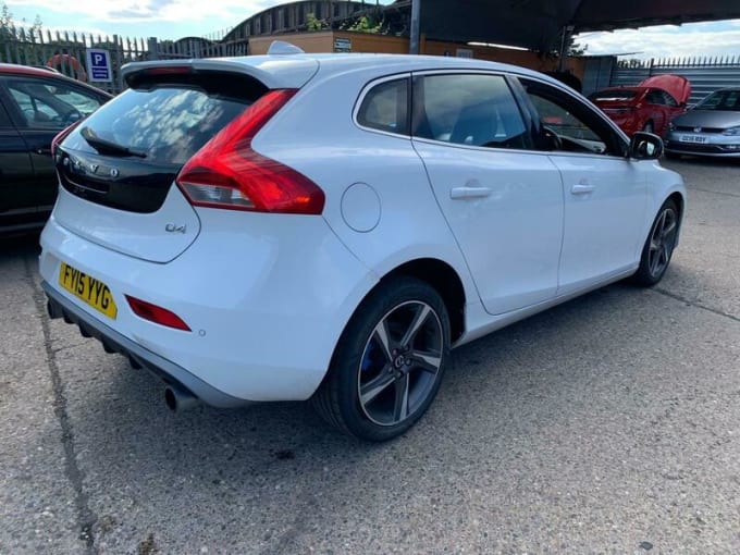 2025 Volvo V40