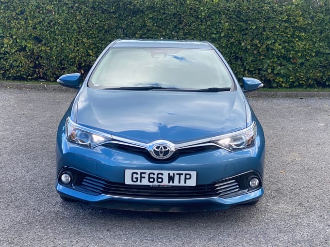 2016 Toyota Auris