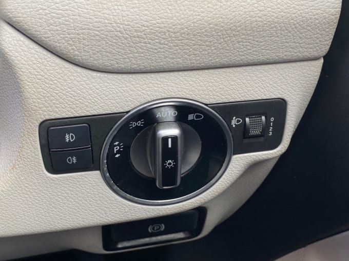 2025 Mercedes-benz 180
