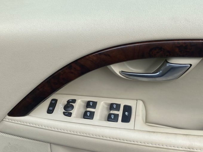 2025 Volvo V70