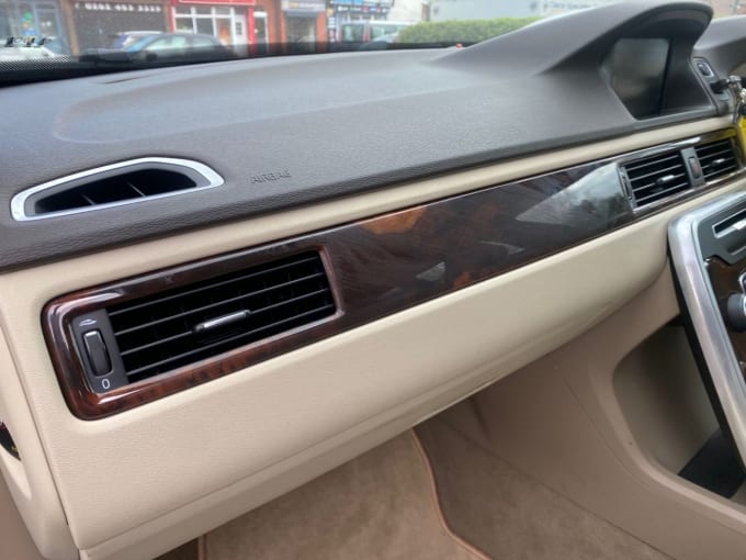2025 Volvo V70