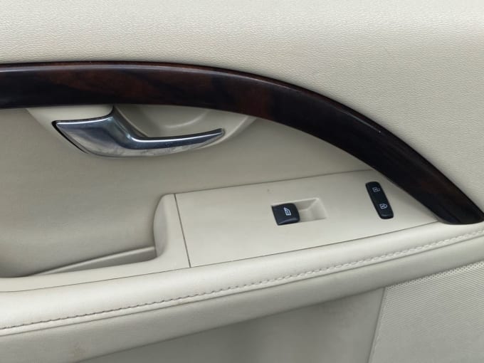 2025 Volvo V70