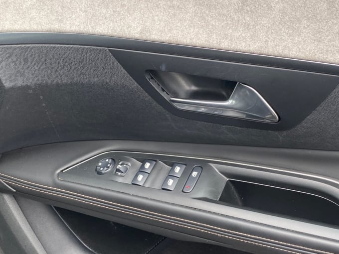 2025 Peugeot 5008