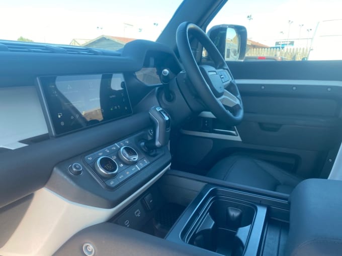 2025 Land Rover Defender