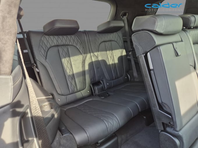 2025 BMW X7