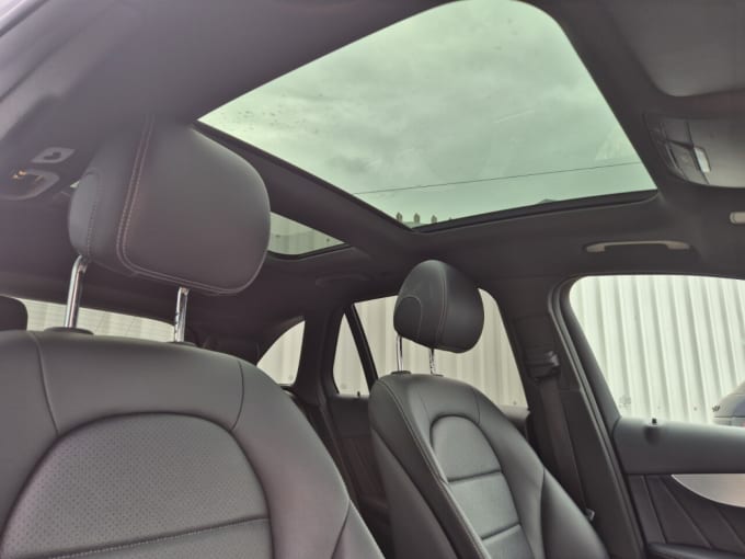 2025 Mercedes-benz Glc
