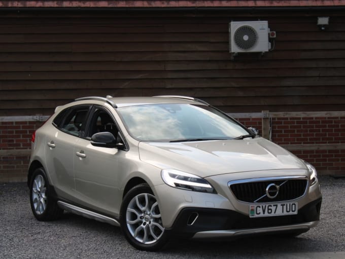 2017 Volvo V40