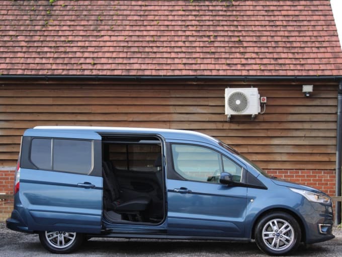 2025 Ford Grand Tourneo Connect