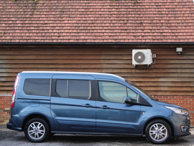 2025 Ford Grand Tourneo Connect