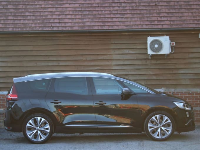 2025 Renault Grand Scenic