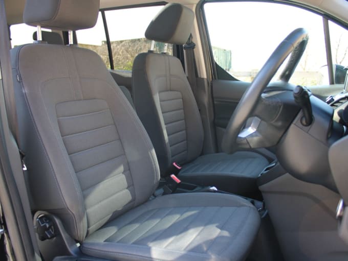 2025 Ford Grand Tourneo Connect