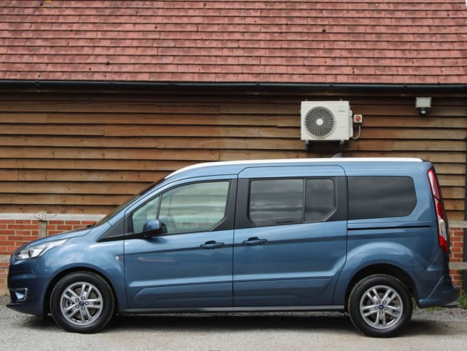2025 Ford Grand Tourneo Connect
