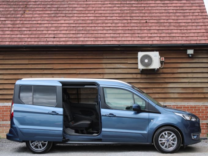 2025 Ford Grand Tourneo Connect