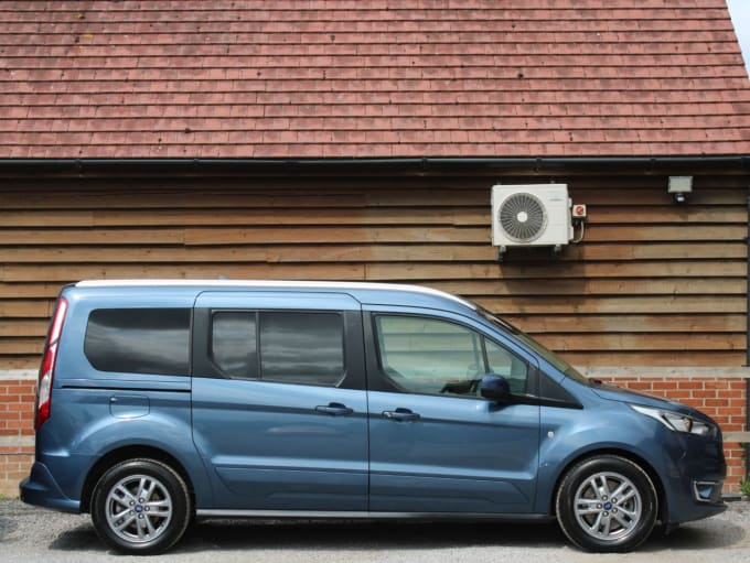 2025 Ford Grand Tourneo Connect