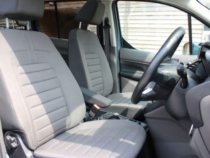 2025 Ford Grand Tourneo Connect