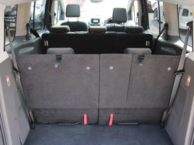 2025 Ford Grand Tourneo Connect
