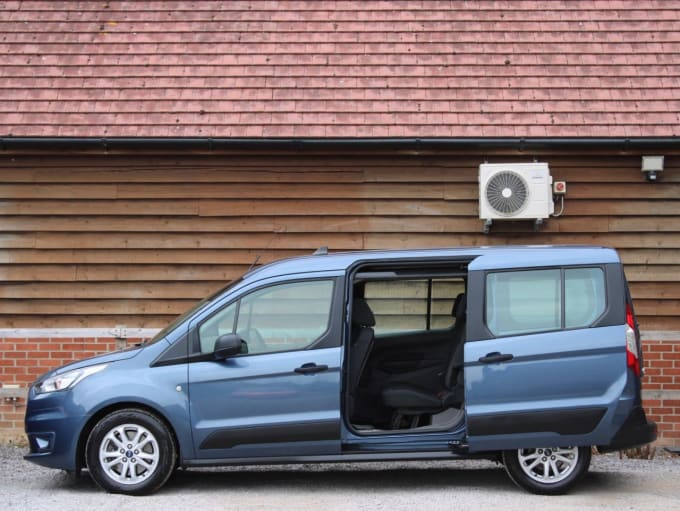 2025 Ford Grand Tourneo Connect