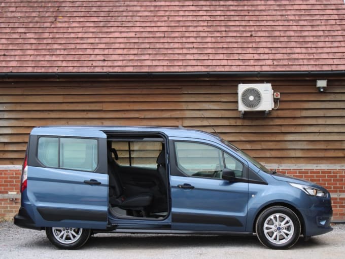 2025 Ford Grand Tourneo Connect