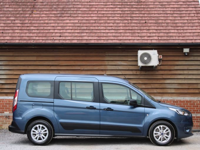 2025 Ford Grand Tourneo Connect