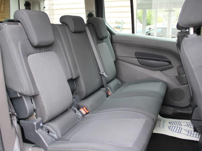 2025 Ford Grand Tourneo Connect