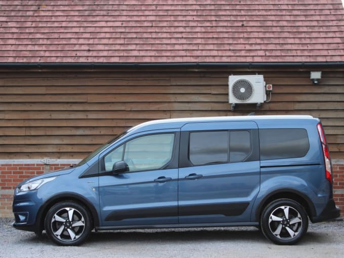 2025 Ford Grand Tourneo Connect