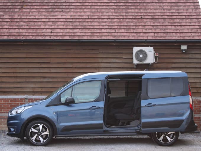 2025 Ford Grand Tourneo Connect