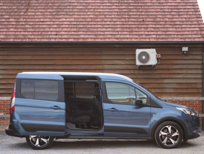 2025 Ford Grand Tourneo Connect