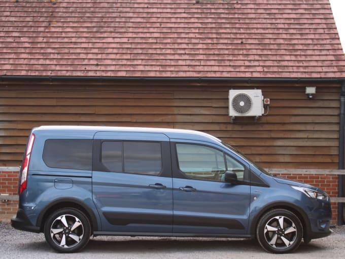 2025 Ford Grand Tourneo Connect