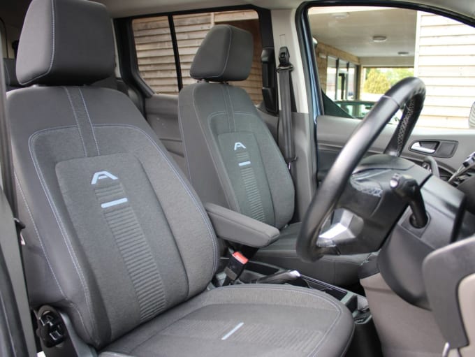 2025 Ford Grand Tourneo Connect