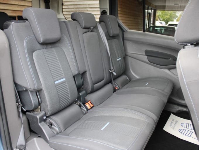 2025 Ford Grand Tourneo Connect