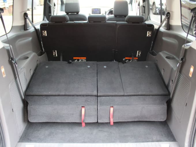 2025 Ford Grand Tourneo Connect