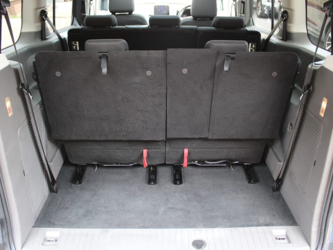 2025 Ford Grand Tourneo Connect