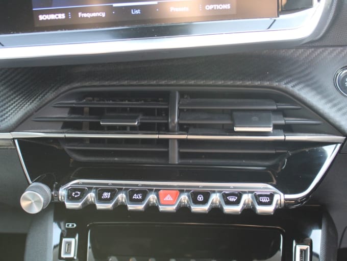 2025 Peugeot 208